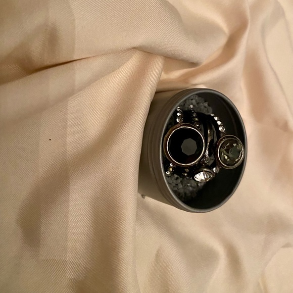 Sparkly Large Ring - Picture 3 of 5